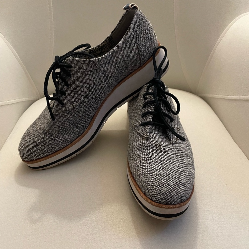 Ellen DeGeneres tweed platform oxfords
